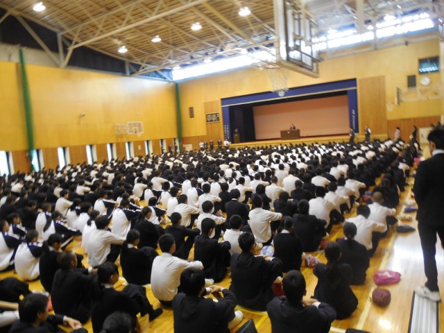 中学校高等学校全校集会を行いました