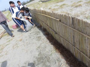 中高生徒会　堆砂垣ボランティア実施しました