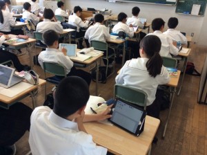 中学１年　iPadを利用した授業が始まりました