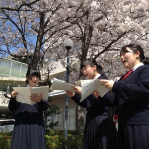 春のさわやかな香りと歌声が混じってとてもいい気持でした。