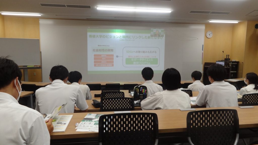 進路課　専修大学　校内説明会が開催されました。 於：ダイヤモンドホール