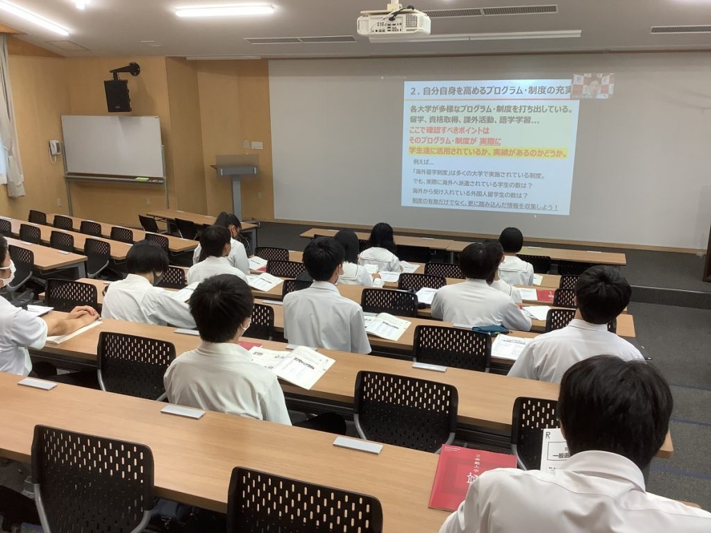 進路課　立命館大学　校内説明会を開催しました。　於：ダイヤモンドホール