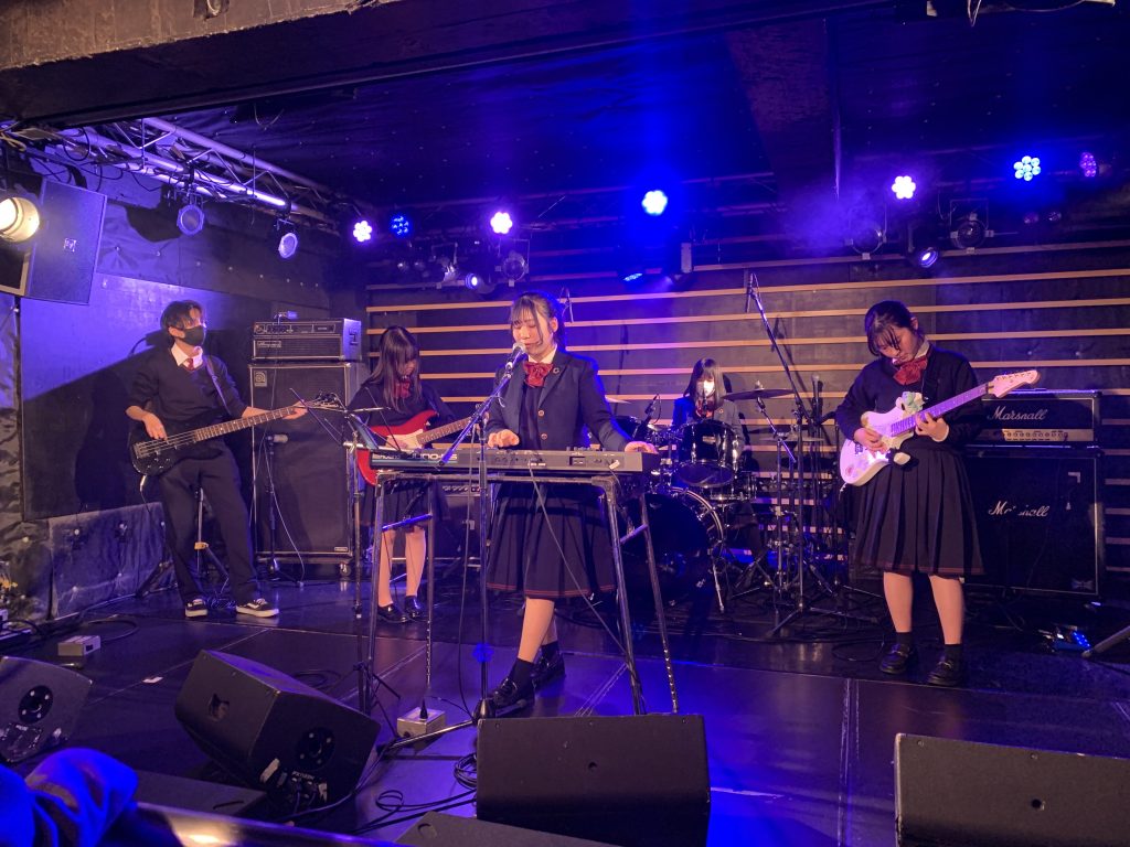 【軽音楽部】卒業ライブを開催しました。