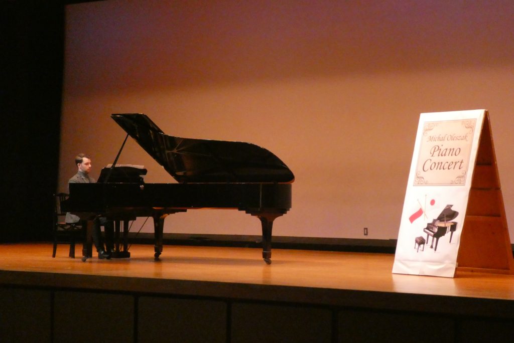 ピアニスト　ミハウ・オレザク氏のコンサートを開催しました